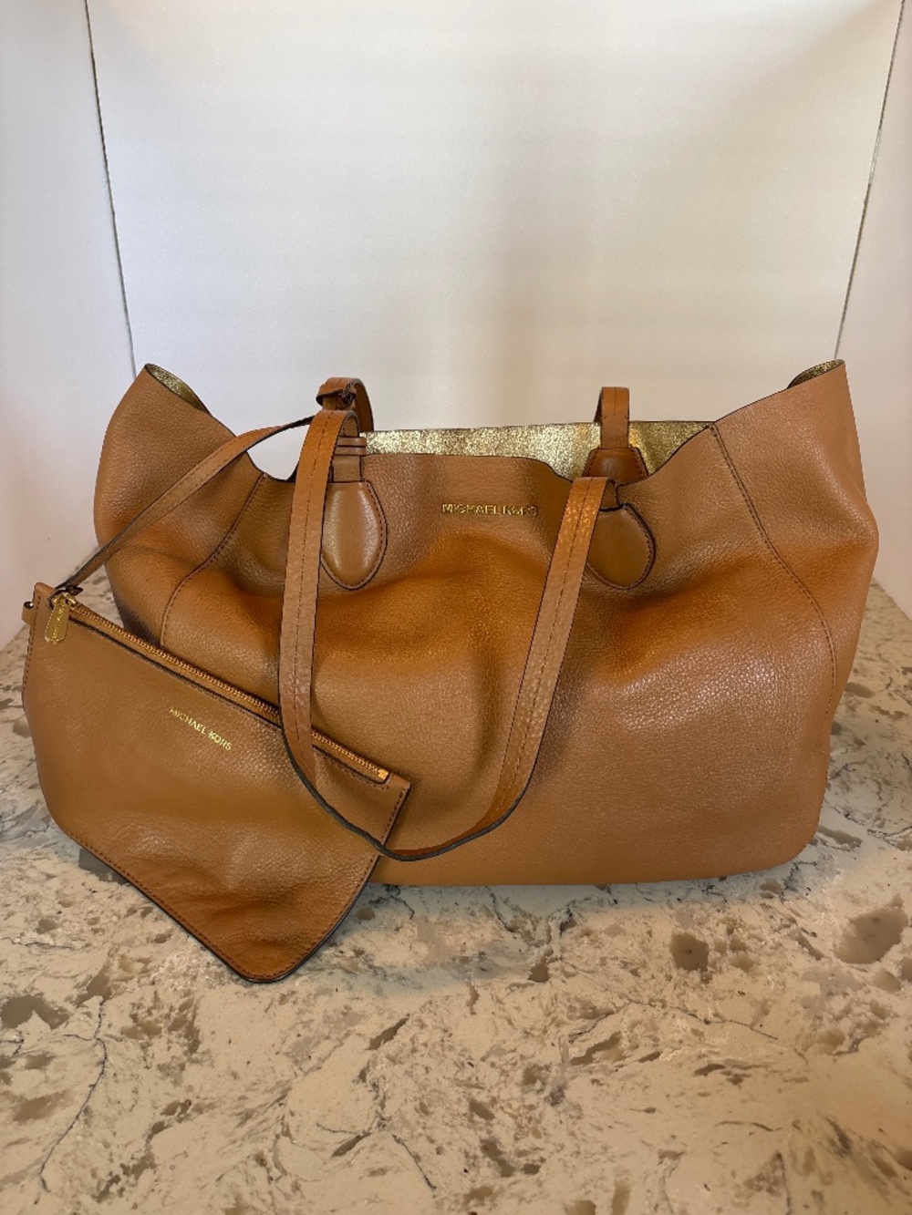 Michael Kors EUC Mae Tan/Gold Reversible Tote W/ Pouch Handbag